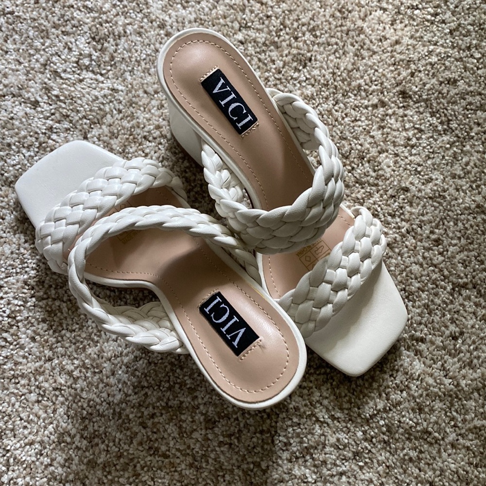 Vici white block heels/ brand new n